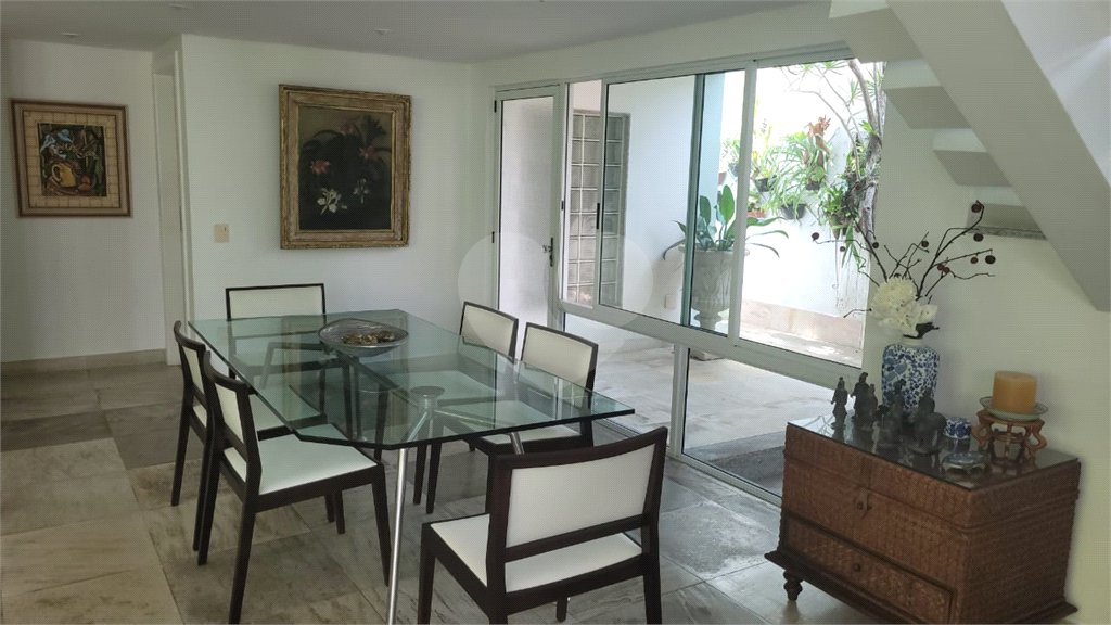 Casa à venda com 4 quartos, sendo 2 suítes, no condomínio Crystal Lake, Rio de Janeiro - RJ