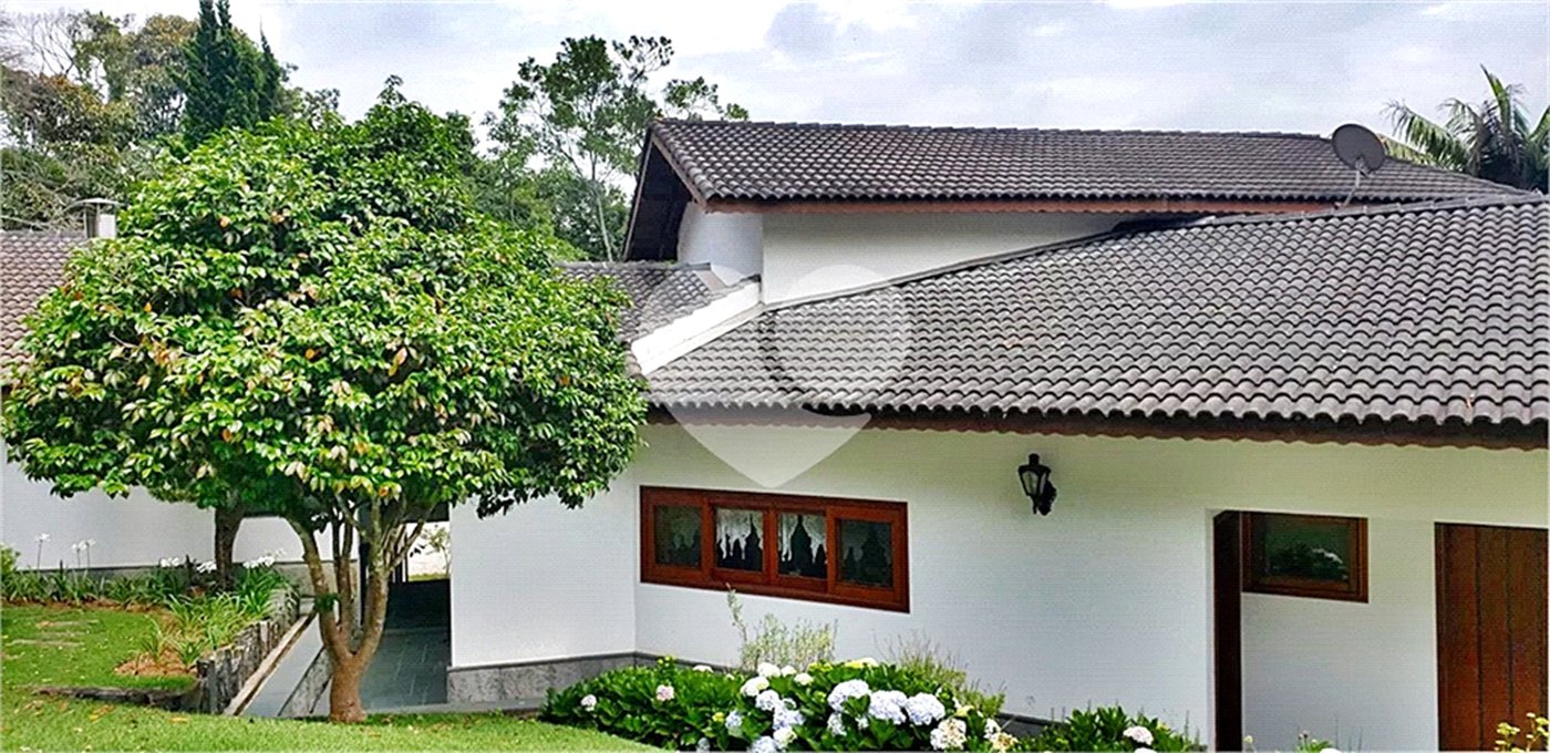 Casa à venda com 4 suítes no condomínio Alpes da Cantareira, Mairiporã - SP