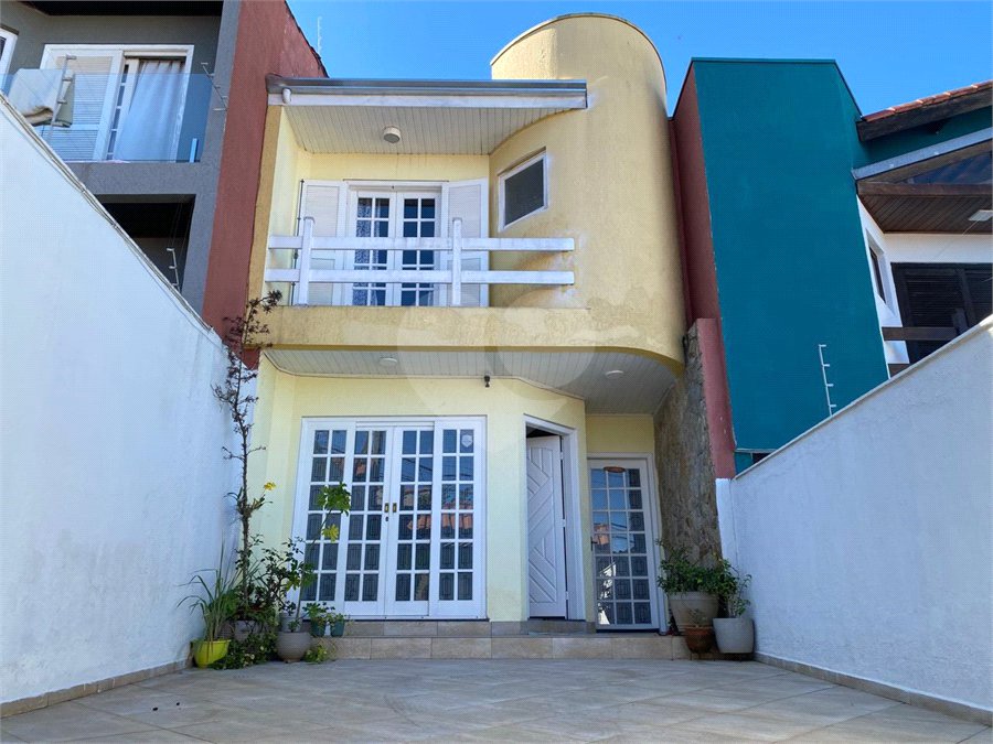 Casa à venda com 3 quartos, sendo 1 suíte, em Vila Suissa, Mogi das Cruzes, SP
