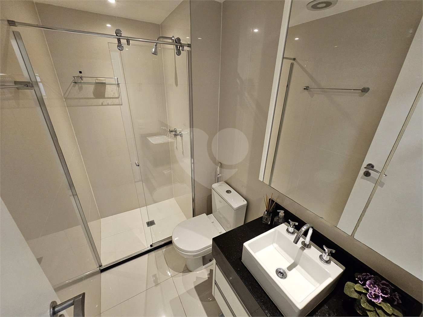 Apartamento para alugar com 2 quartos, sendo 1 suíte,  em Jardim das Acácias, São Paulo, SP