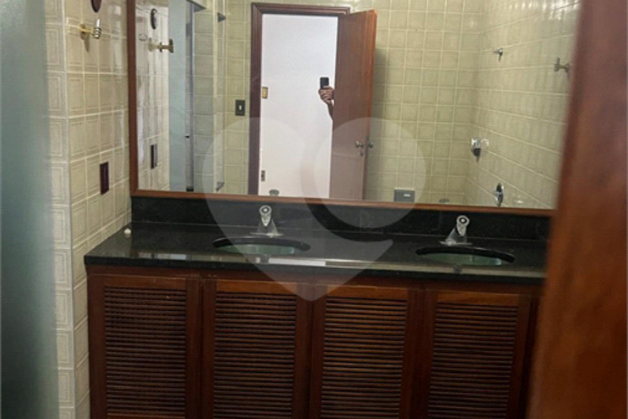 Sobrado à venda com 4 quartos, sendo 3 suítes, em Santana, São Paulo, SP