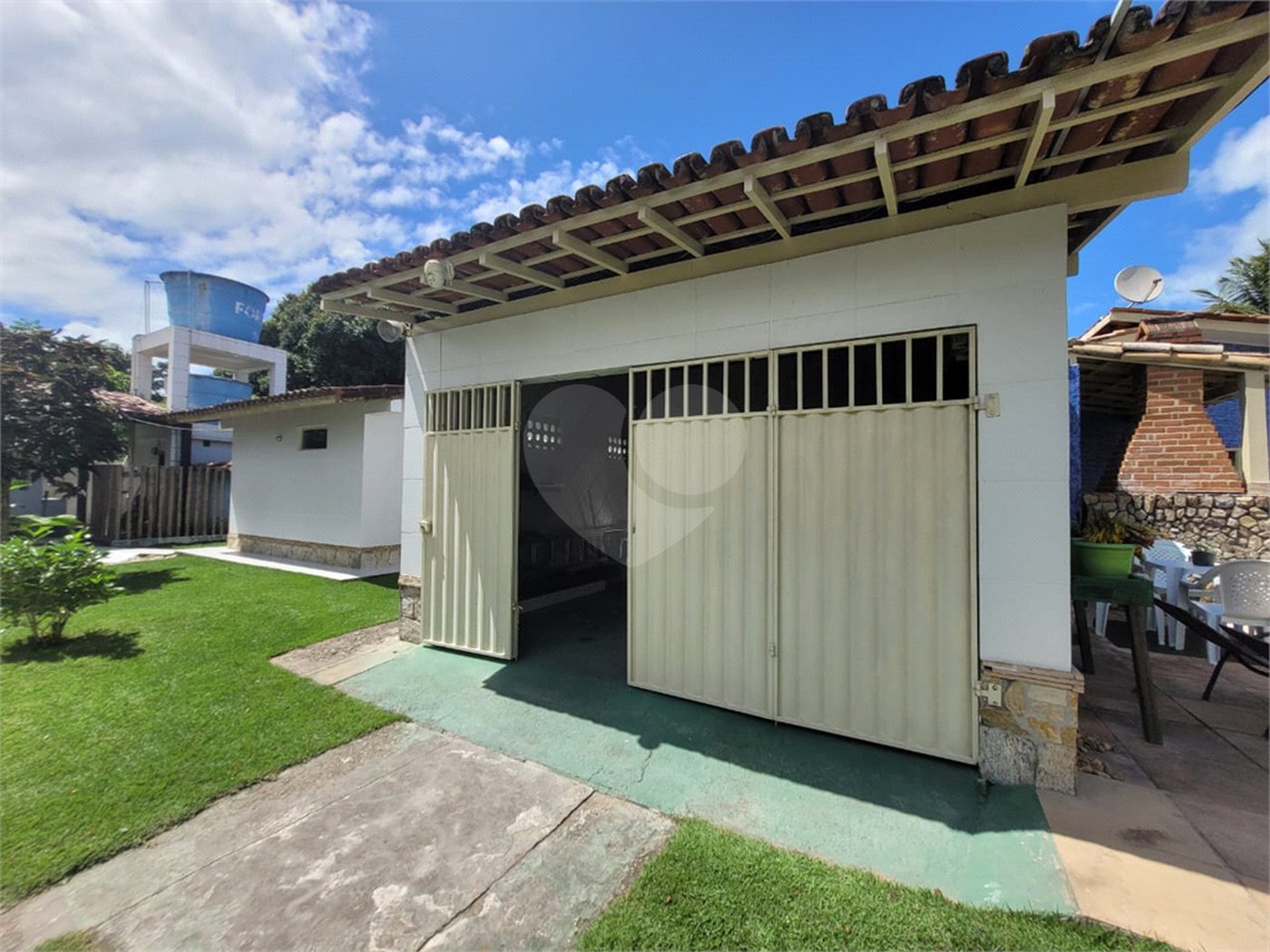 Casa à venda com 4 quartos, sendo 2 suítes, no Centro, Santa Cruz Cabrália, BA