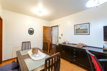Casa à venda com 4 quartos, sendo 2 suítes, em Campo Belo, São Paulo, SP