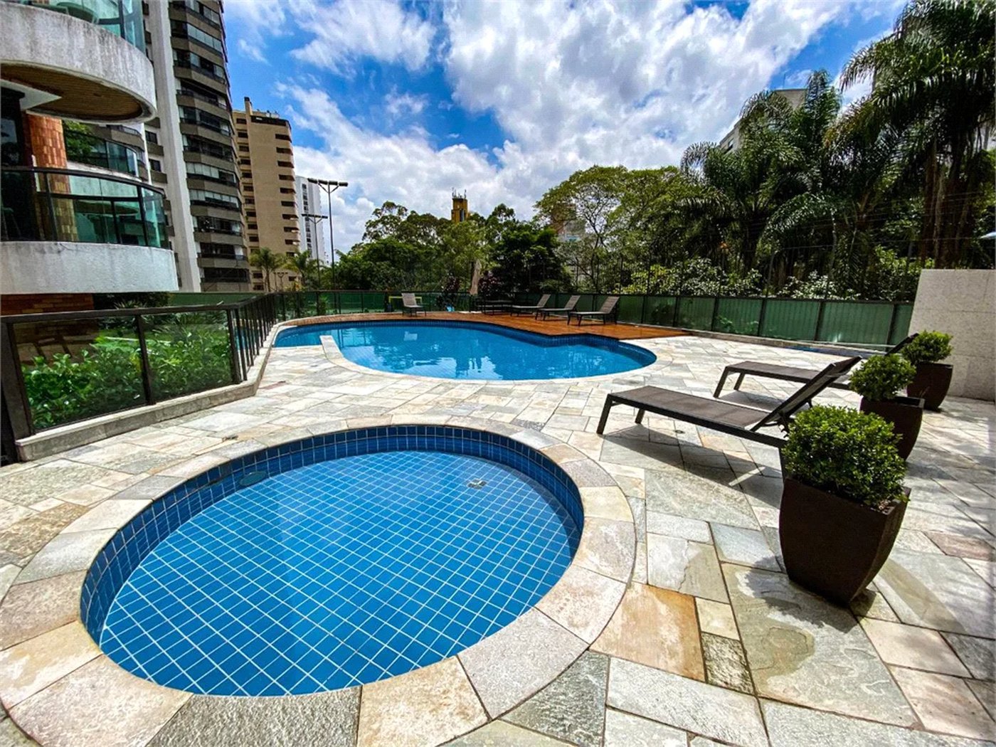 Apartamento à venda com 4 suítes em Vila Suzana, São Paulo, SP