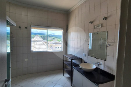 Sobrado à venda ou para alugar com 3 suítes em Villaggio Capríccio, Louveira, SP