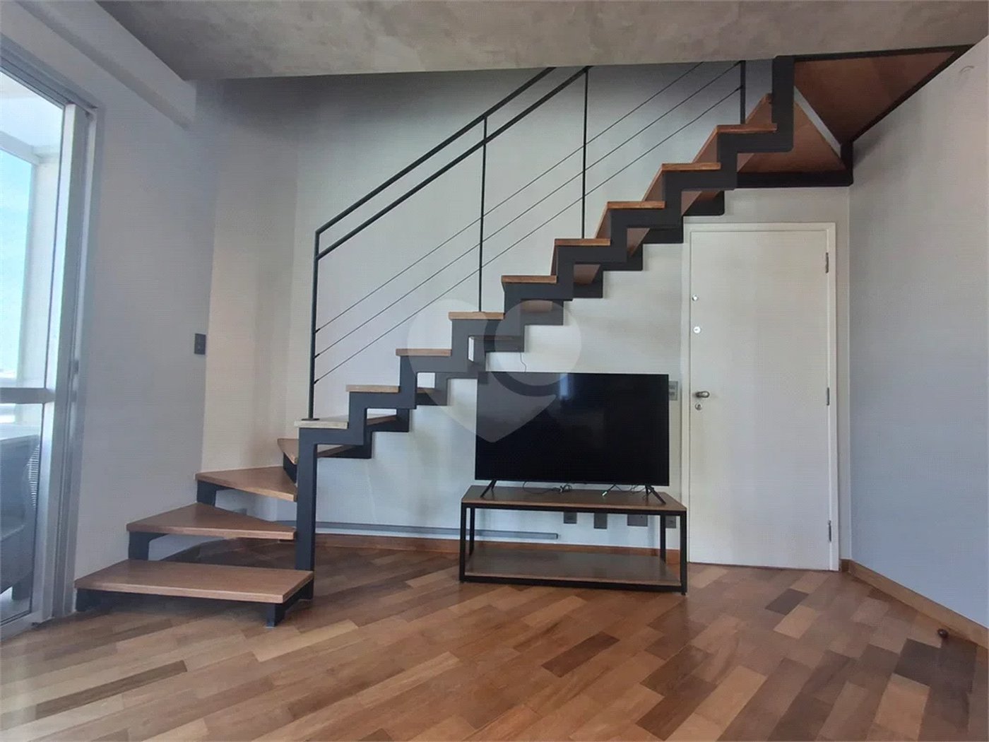 Apartamento totalmente decorado em Moema com 70 m2 , 2 quartos, 2 suítes e 2 vagas, ambientes com ar condicionado.