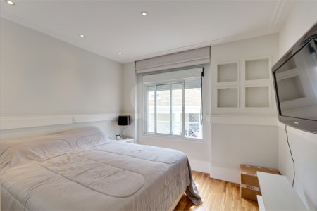 Casa à venda com 4 quartos, sendo 2 suítes, no condomínio Bristol Village, São Paulo - SP