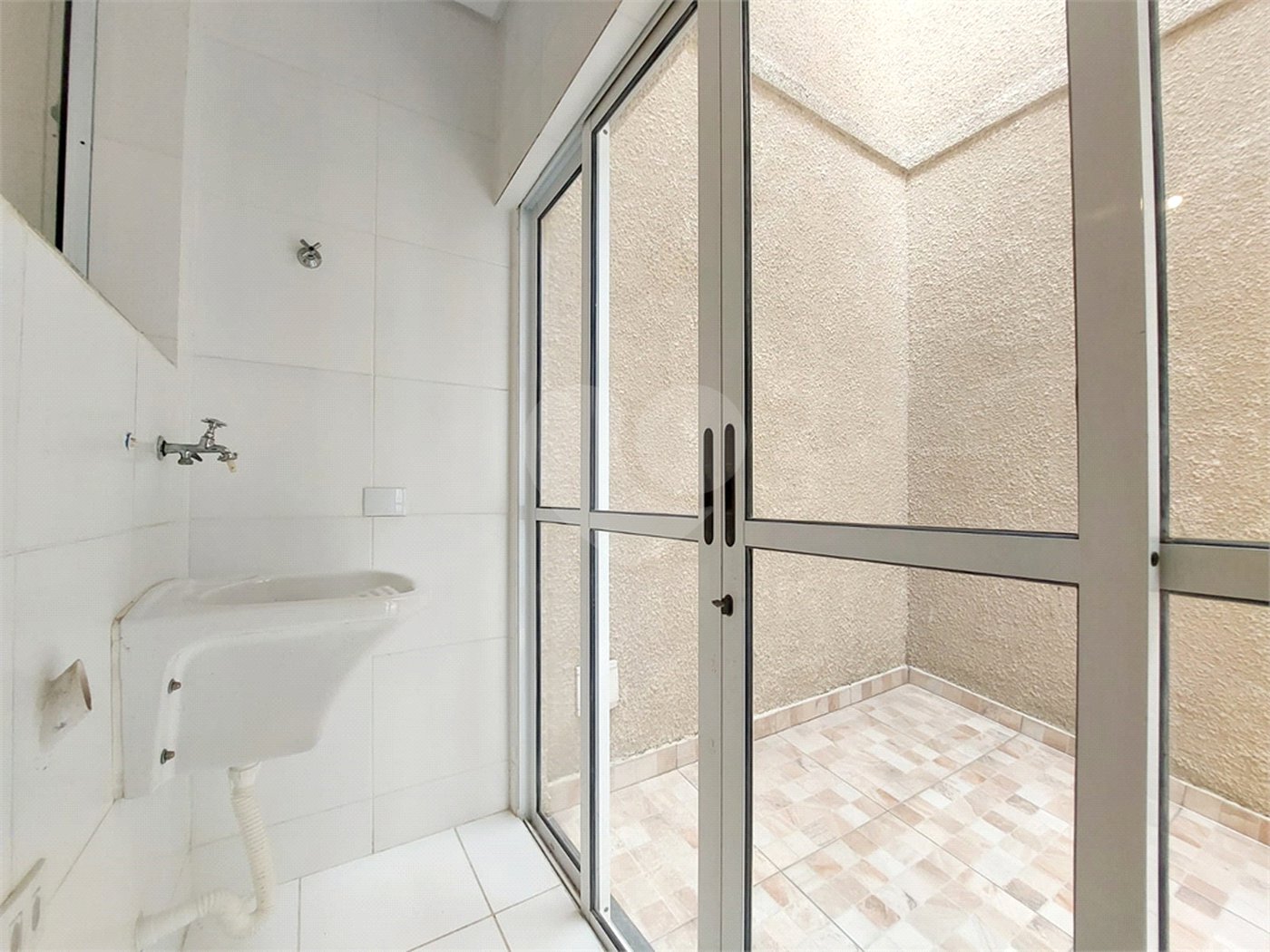 Casa para alugar com 2 suítes no condomínio Residencial Atucuri, São Paulo - SP