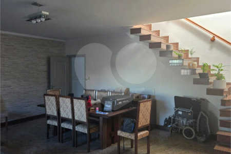 Sobrado à venda com 4 quartos, sendo 1 suíte, em Vila Graciosa, São Paulo, SP