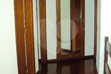 Sobrado à venda com 4 quartos, sendo 2 suítes, em Jardim Peri Peri, São Paulo, SP