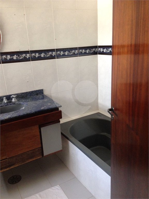 Sobrado à venda com 4 quartos, sendo 1 suíte, em Jardim Celeste, São Paulo, SP