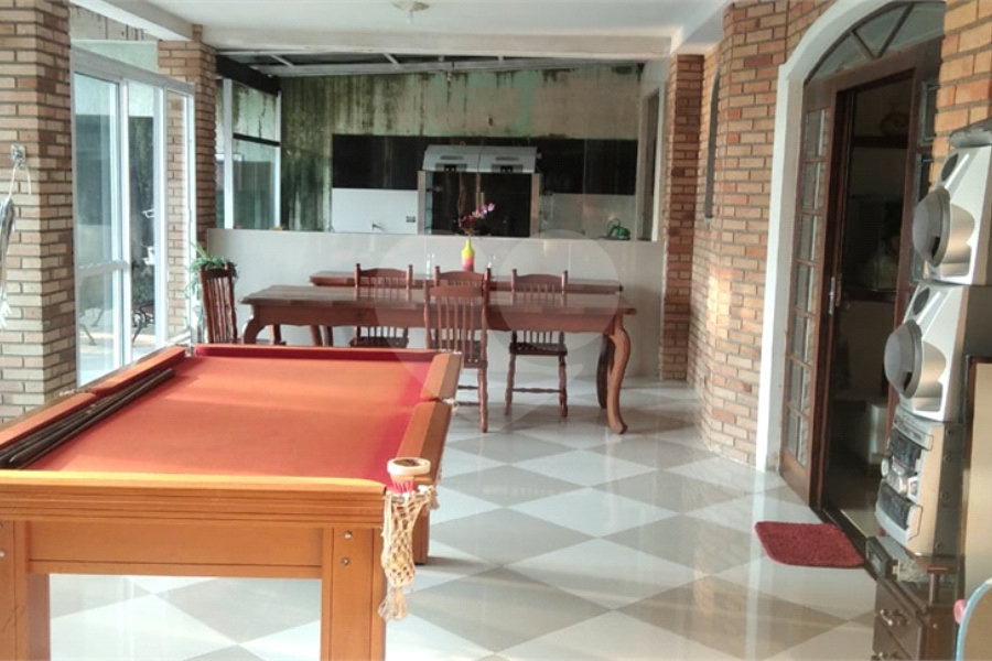 Casa à venda com 6 quartos, sendo 1 suíte, no condomínio Associação Reserva das Hortênsias, Mairiporã - SP