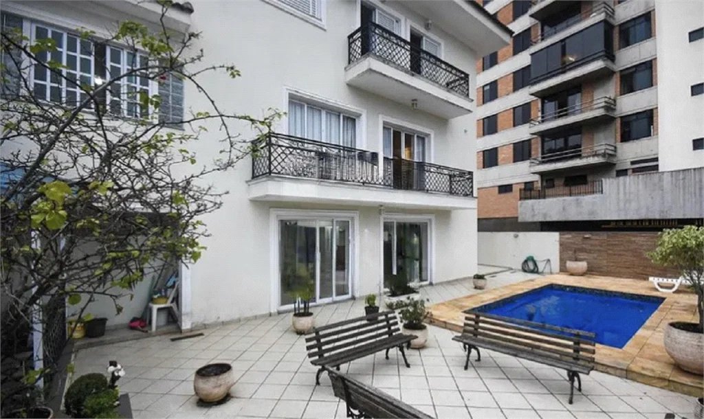 Casa à venda com 5 suítes em Jardim Londrina, São Paulo, SP