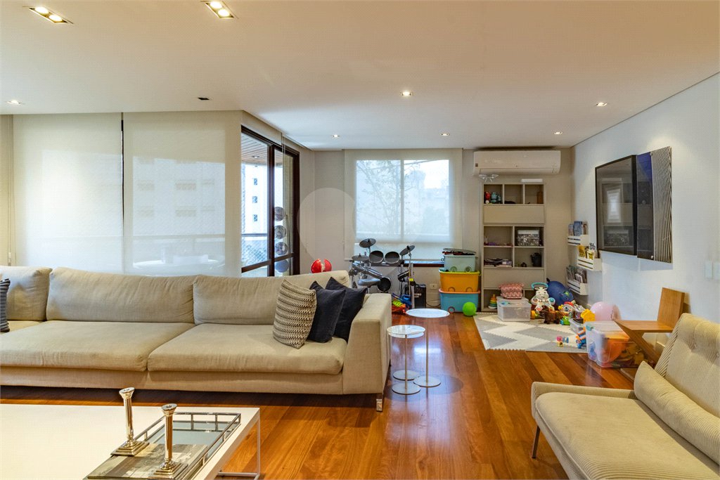 Apartamento à venda com 4 quartos, sendo 3 suítes, em Santa Cecília, São Paulo, SP