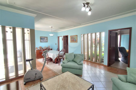 Casa à venda com 4 quartos, sendo 1 suíte, em Wanel Ville, Sorocaba, SP