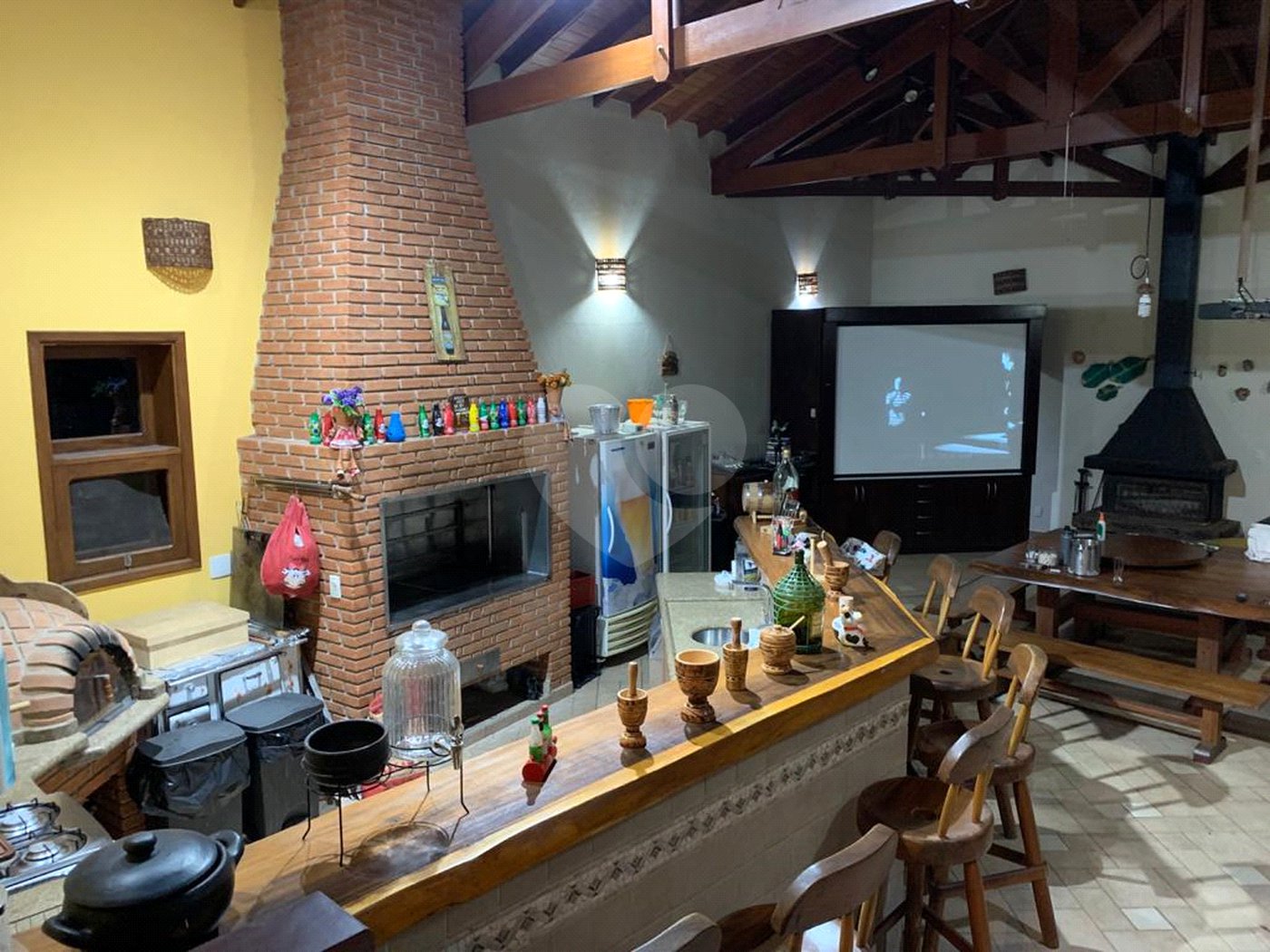 Casa à venda com 5 quartos, sendo 2 suítes, no condomínio Capela do Barreiro, Itatiba - SP