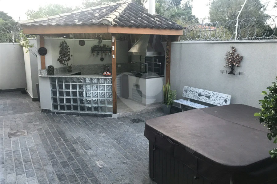 Sobrado à venda com 3 quartos, sendo 1 suíte, em Alto da Boa Vista, São Paulo, SP