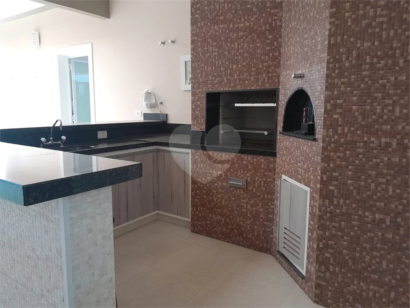 Casa à venda com 5 suítes no condomínio Ipe Velho, Vinhedo - SP