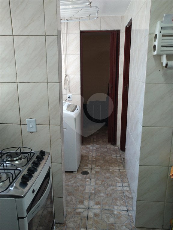 Apartamento duplex, espaçoso, ensolarado. Ideal para uma bela modernização.