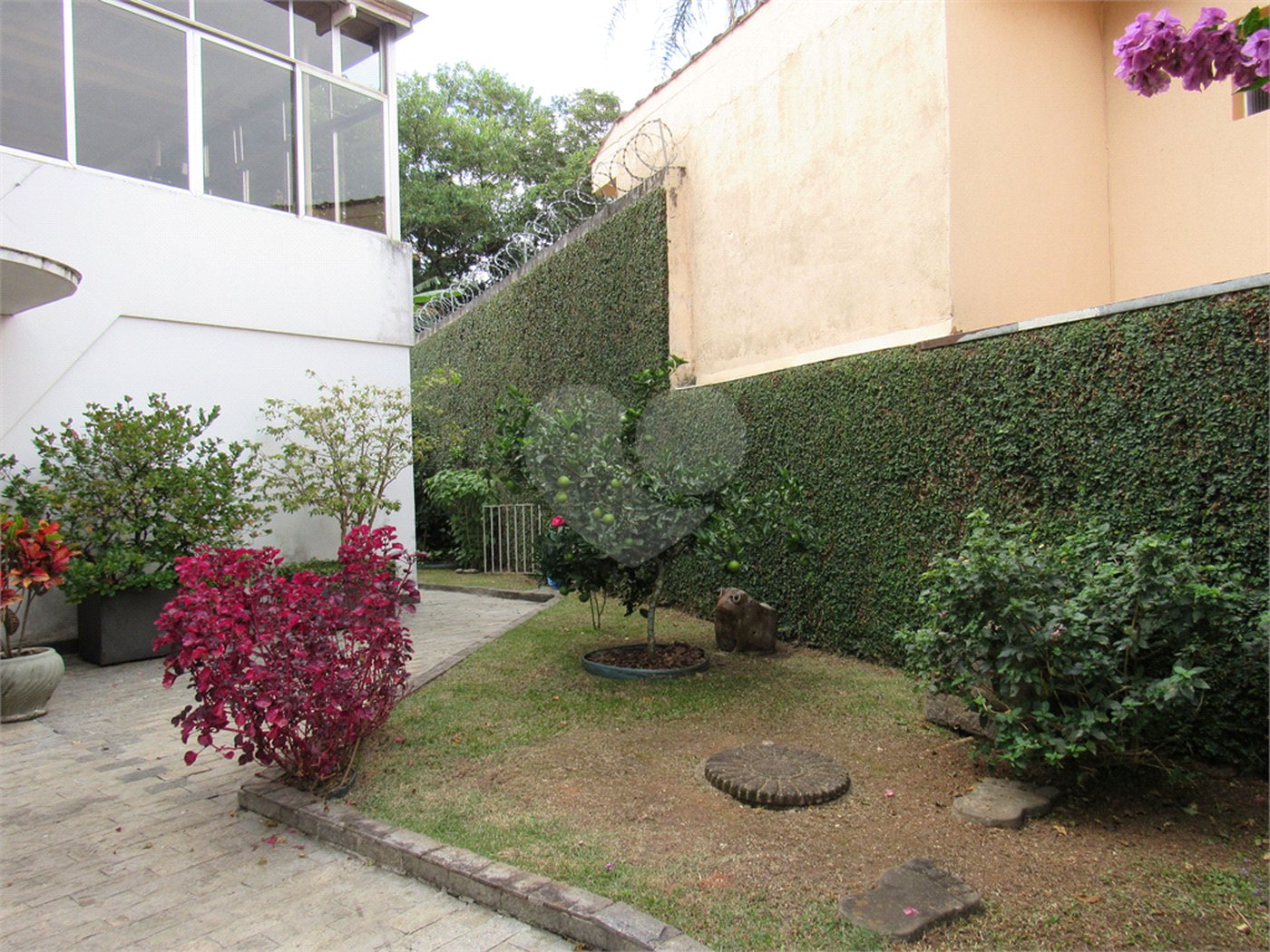Sobrado à venda com 4 quartos, sendo 2 suítes, em Tremembé, São Paulo, SP