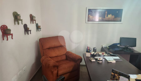 Sobrado à venda com 4 quartos, sendo 1 suíte,  em Água Branca, São Paulo, SP