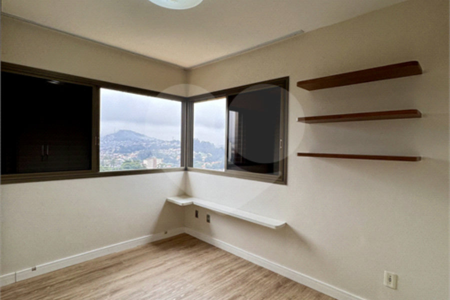 Apartamento à venda com 4 quartos, sendo 1 suíte,  em Horto Florestal, São Paulo, SP
