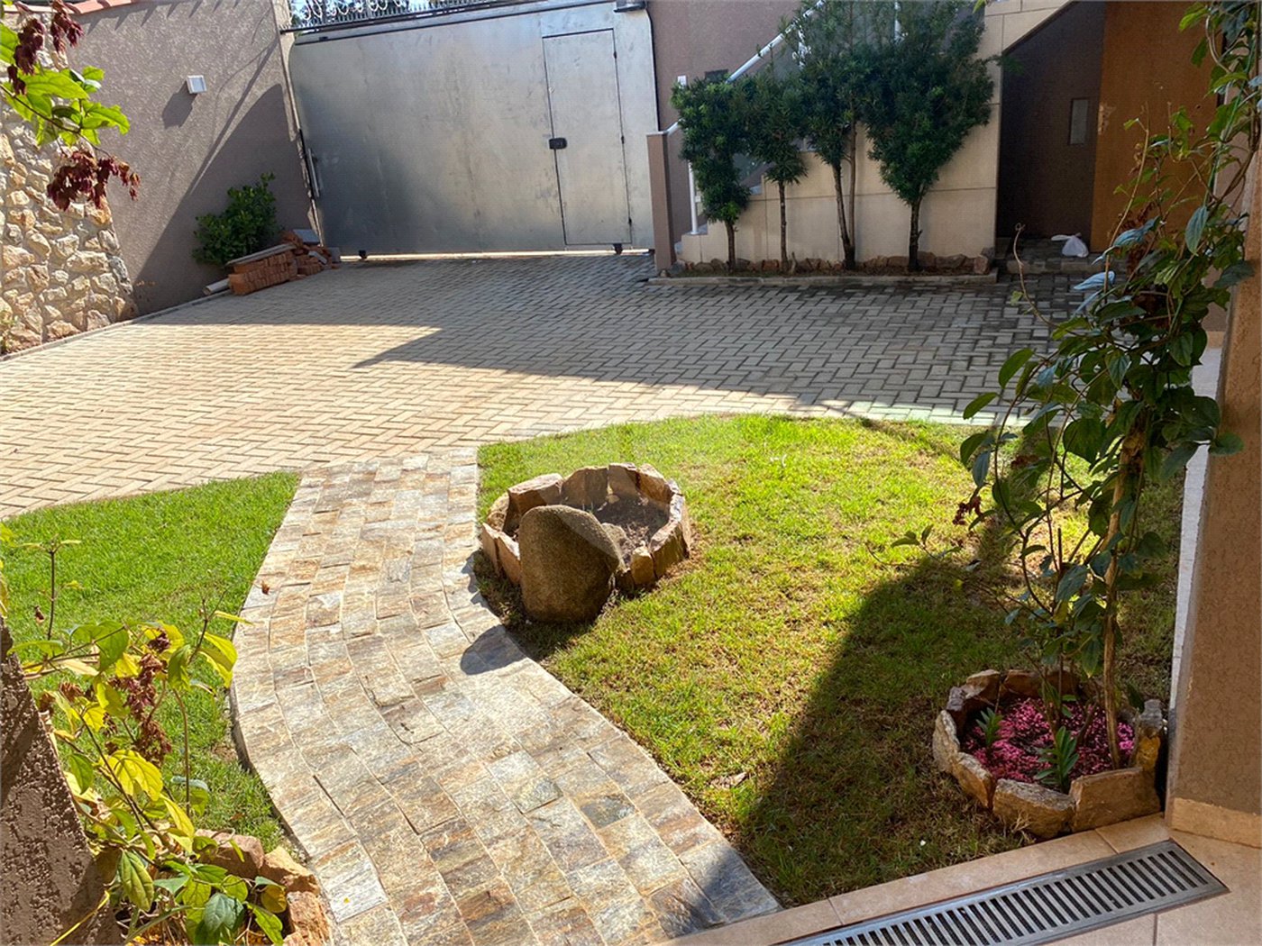 Sobrado para alugar com 4 quartos em Campos de Atibaia, Atibaia, SP