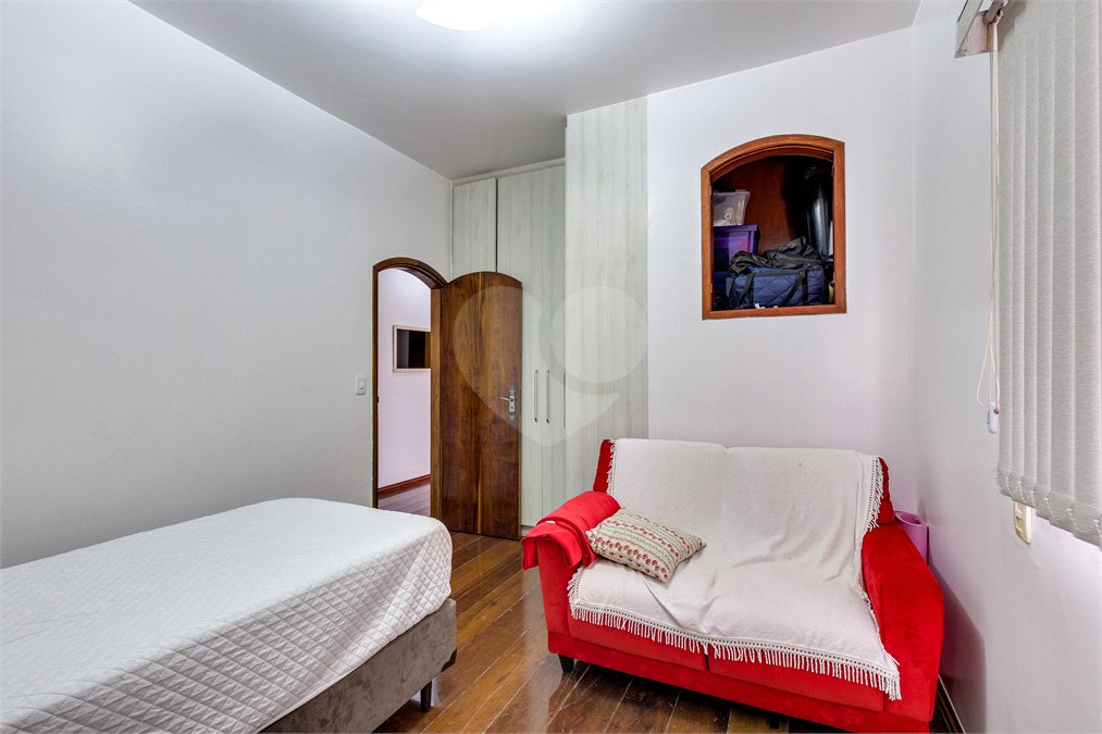 Sobrado à venda com 5 quartos, sendo 2 suítes, em Socorro, São Paulo, SP