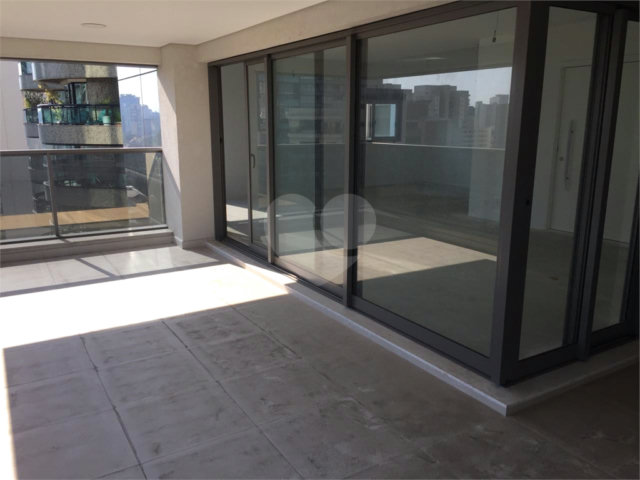Apartamento à venda com 3 suítes em Campo Belo, São Paulo, SP