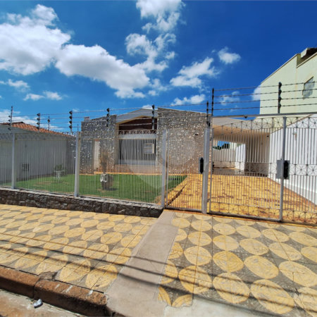Casa à venda com 2 dormitórios á venda.