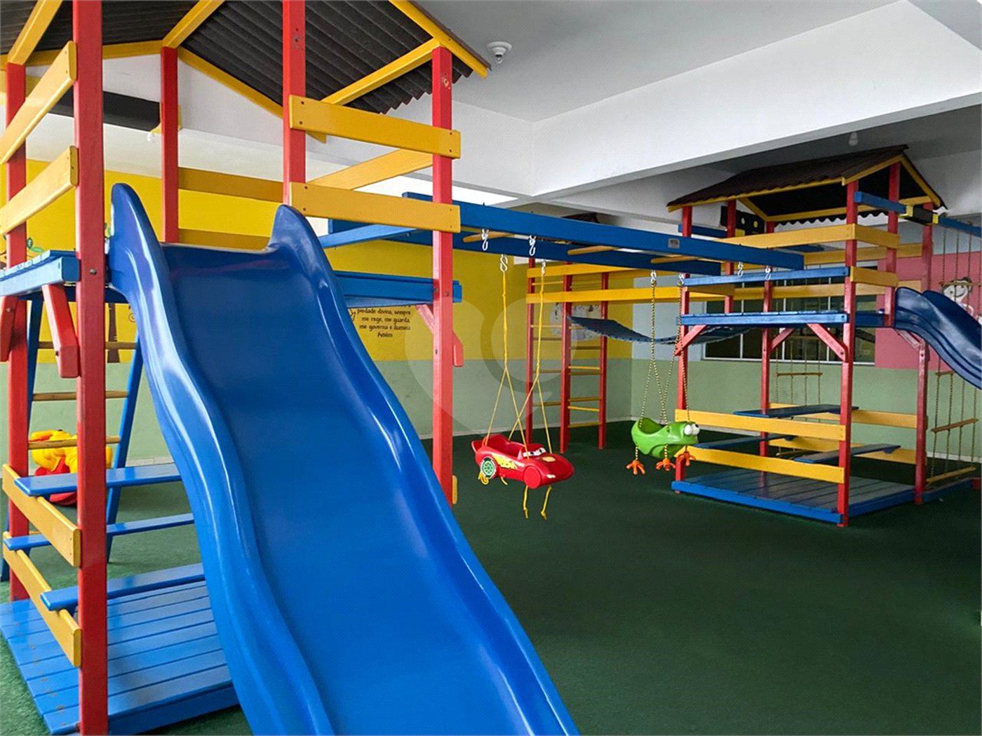 Apartamento à venda com 2 quartos, sendo 1 suíte, em Guilhermina, Praia Grande, SP