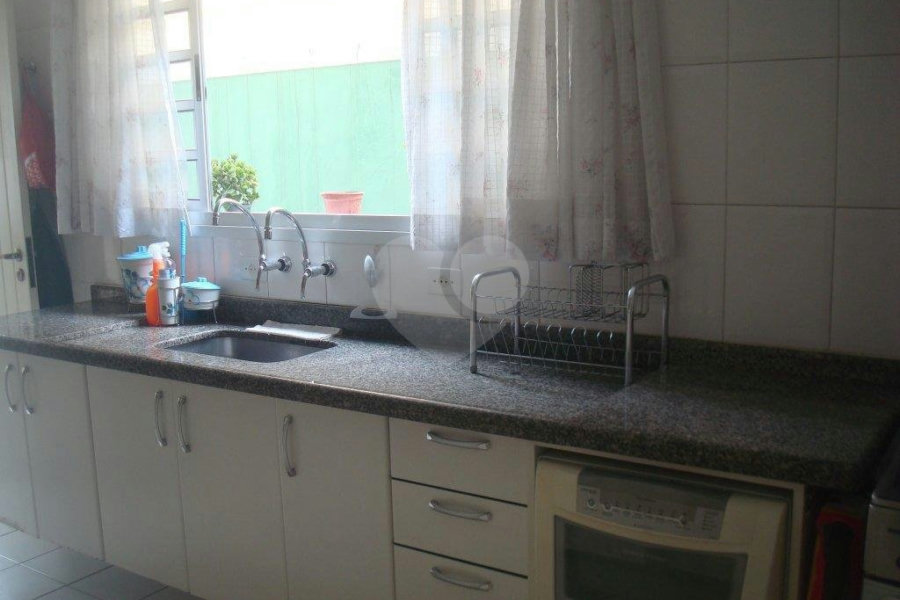 Sobrado à venda com 3 quartos, sendo 1 suíte,  em Parque Peruche, São Paulo, SP