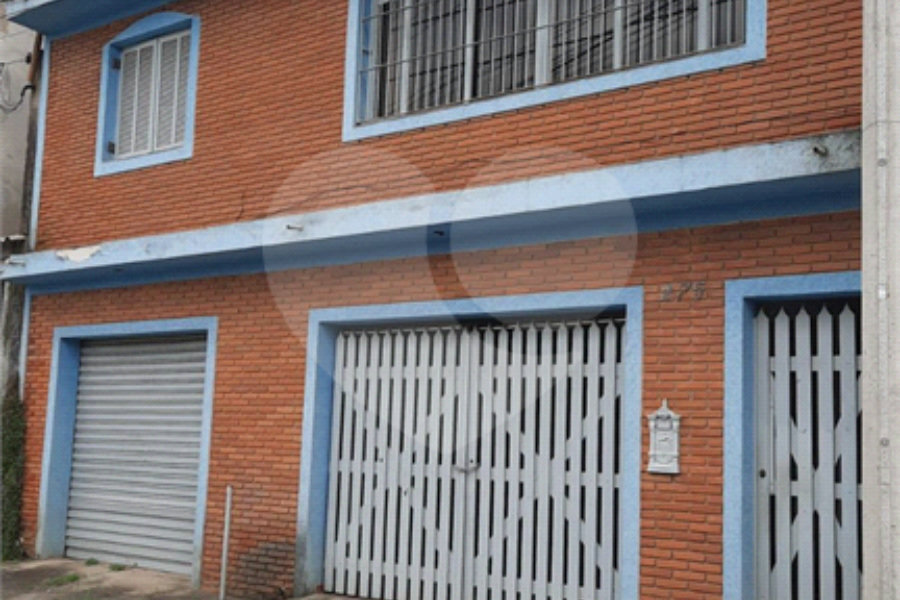 Sobrado à venda com 3 suítes em Luiz Fagundes, Mairiporã, SP