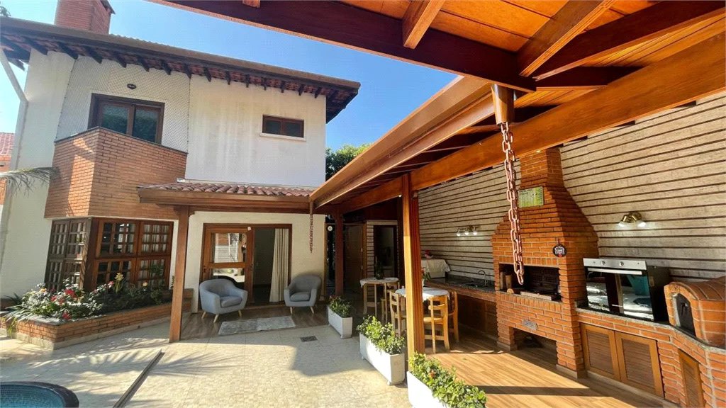 Casa à venda com 4 quartos, sendo 2 suítes, no condomínio Residencial Ypê Branco II, São Paulo - SP