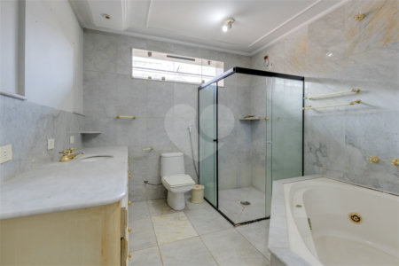 Sobrado à venda com 5 quartos, sendo 3 suítes,  em Jardim Luzitânia, São Paulo, SP