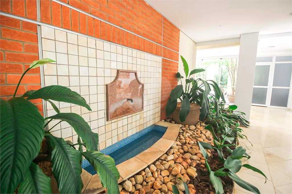 Apartamento à venda com 3 suítes em Real Parque, São Paulo, SP