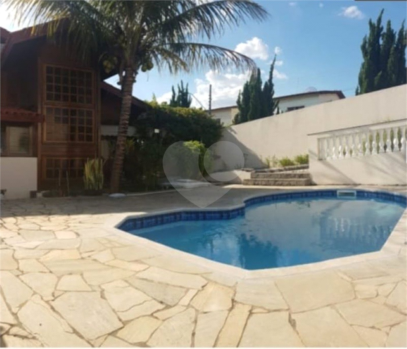 Sobrado à venda com 3 quartos, sendo 1 suíte,  no Centro, Vinhedo, SP