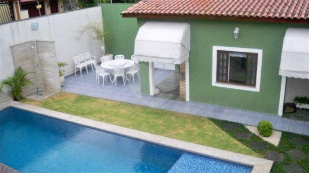 Sobrado à venda com 4 quartos, sendo 3 suítes, em Tremembé, São Paulo, SP