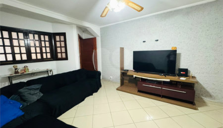Casa à venda com 4 quartos, sendo 2 suítes,  em Parque Santo Antônio, Guarulhos, SP
