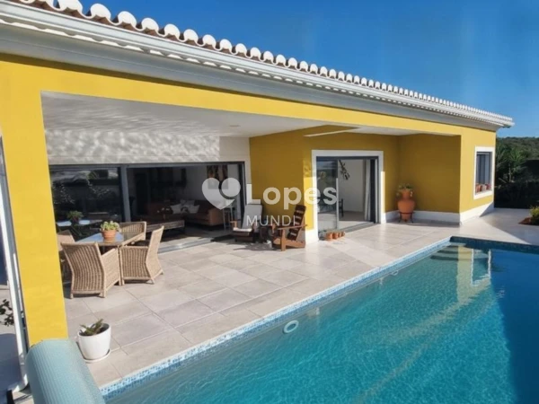Casa com 3 quartos à venda em Mexilhoeira Grande, Portimão, Portugal – Piscina