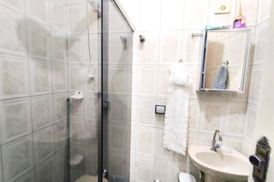 Casa à venda com 3 quartos, sendo 1 suíte, no condomínio Res Crisciúma, São Paulo - SP