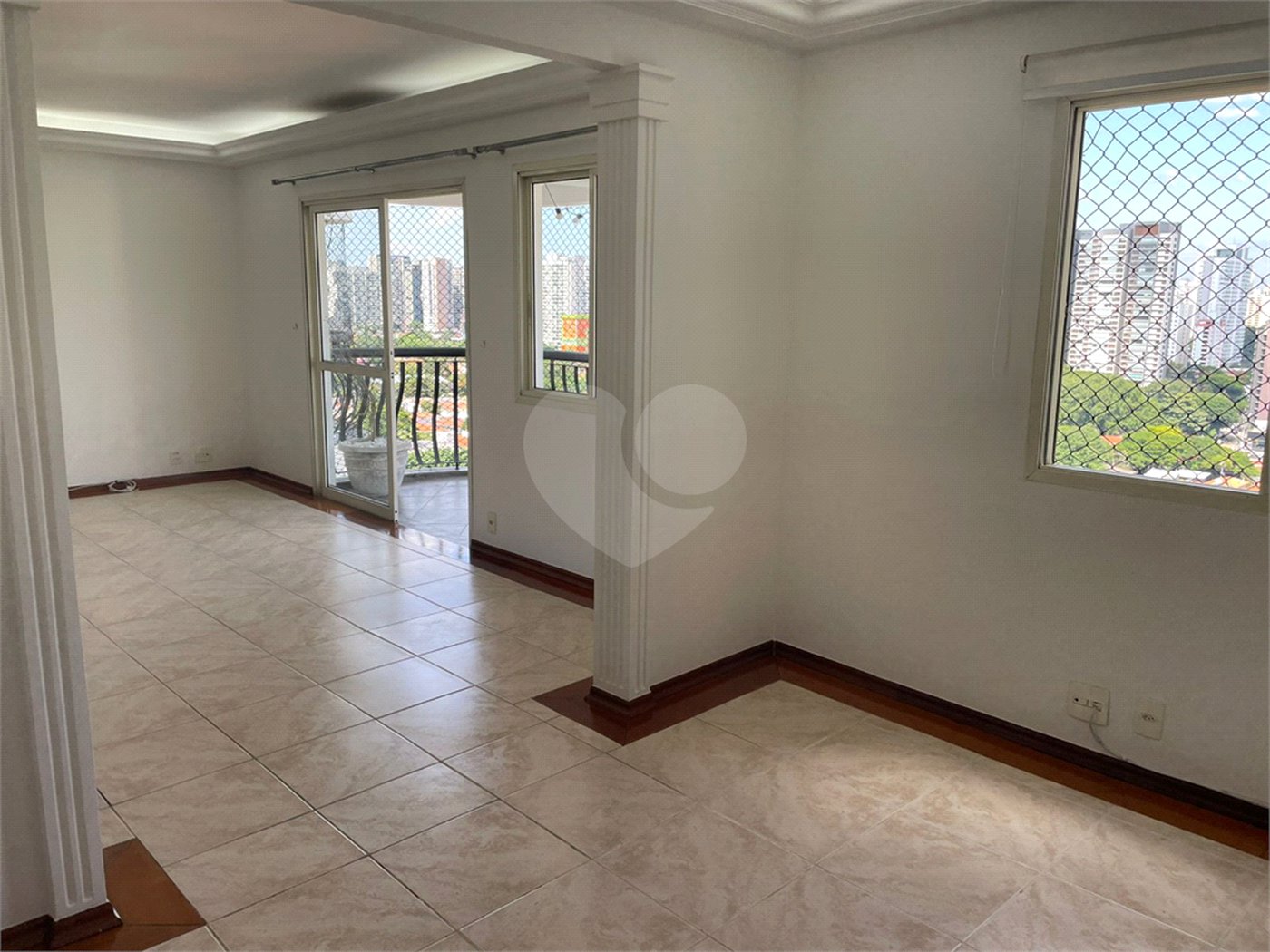 Apartamento para alugar com 3 quartos, sendo 1 suíte, em Indianópolis, São Paulo, SP