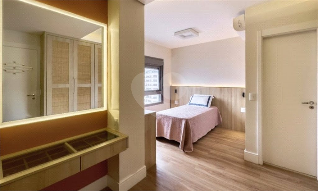 Apartamento à venda com 3 quartos, sendo 1 suíte, em Vila Olímpia, São Paulo, SP