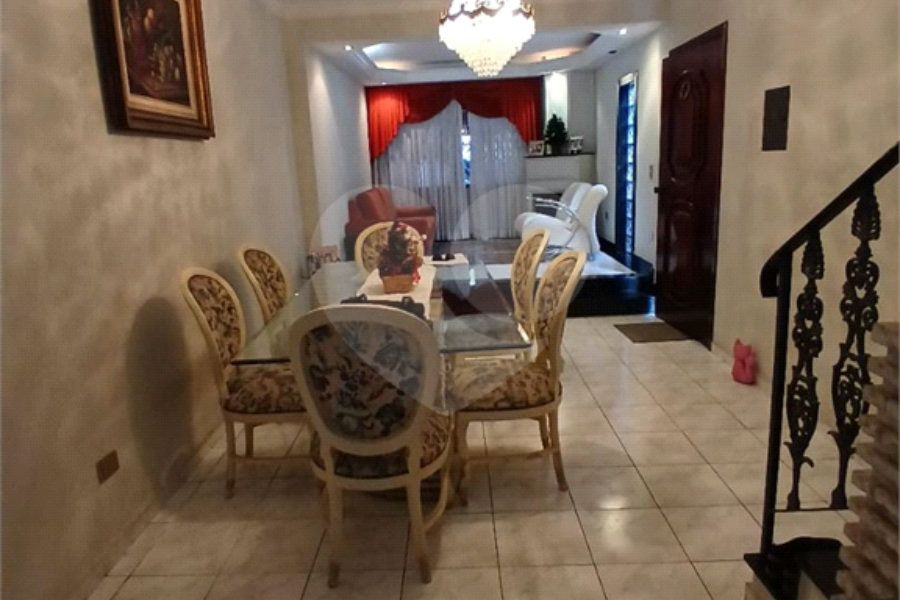 Sobrado à venda com 4 quartos, sendo 2 suítes, em Vila Constança, São Paulo, SP