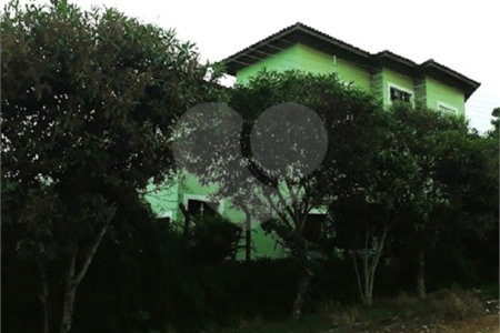 Sobrado à venda com 5 quartos, sendo 3 suítes, em Campos de Atibaia, Atibaia, SP