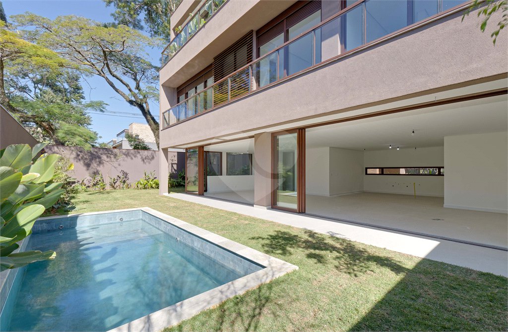 Casa à venda com 4 suítes no condomínio Casa Flora Badra, São Paulo - SP