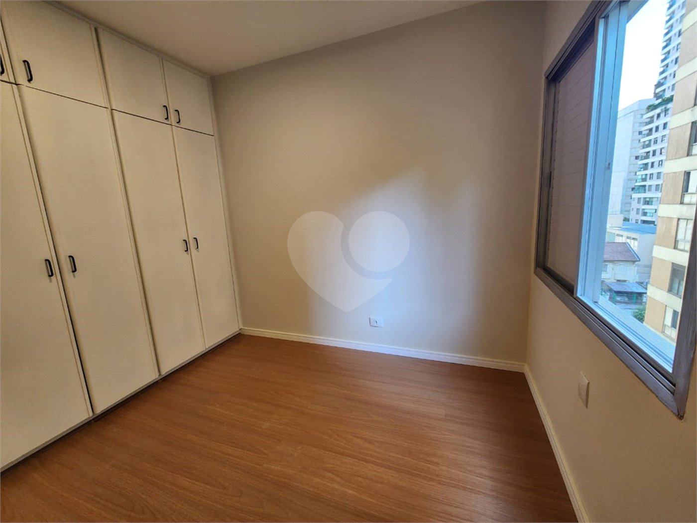 Apartamento à venda com 4 quartos, sendo 1 suíte,  em Pinheiros, São Paulo, SP
