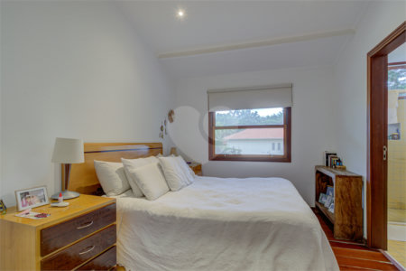 Casa à venda com 4 quartos, sendo 2 suítes, no condomínio Vila Antonieta, São Paulo - SP