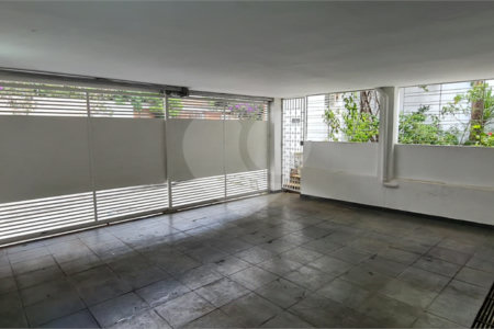 Sobrado à venda com 5 quartos, sendo 4 suítes, em Brooklin Velho, São Paulo, SP