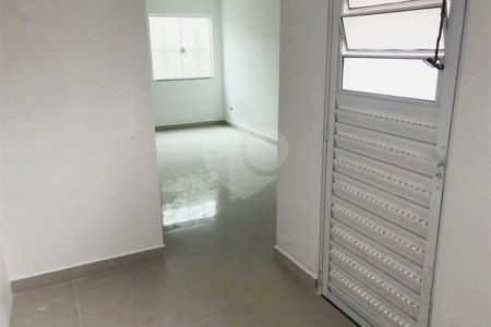 Casa à venda com 2 suítes no condomínio Residence Adelina, São Paulo - SP